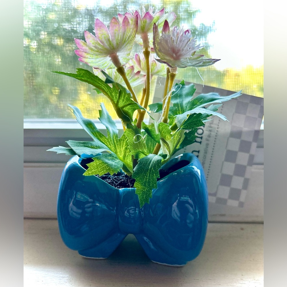Mini Ceramic blue bow faux plant NWT Teen Home
